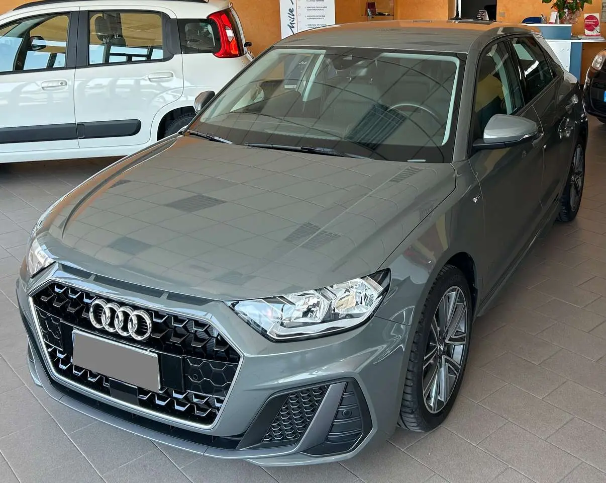 Photo 1 : Audi A1 2019 Essence