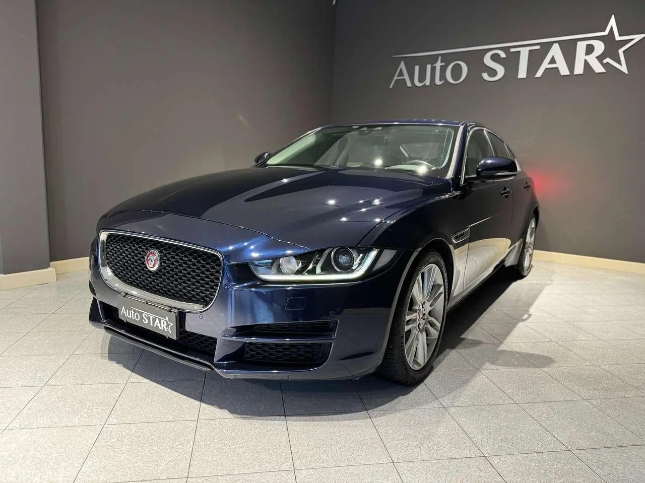 Photo 1 : Jaguar Xe 2017 Diesel