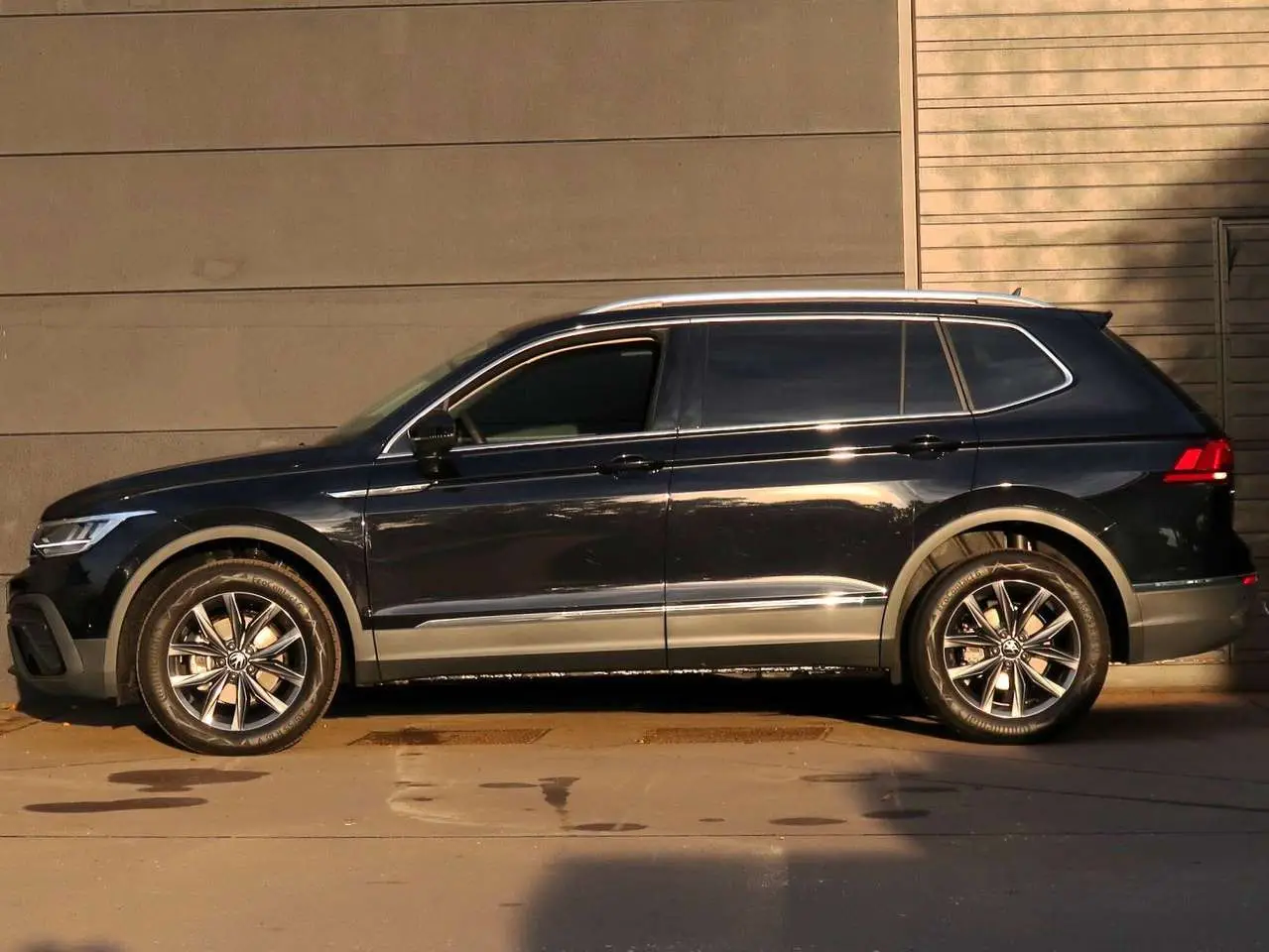 Photo 1 : Volkswagen Tiguan 2023 Petrol