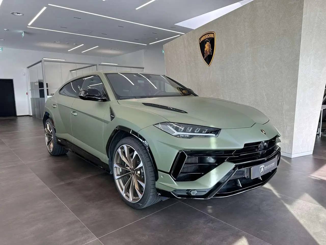 Photo 1 : Lamborghini Urus 2023 Essence