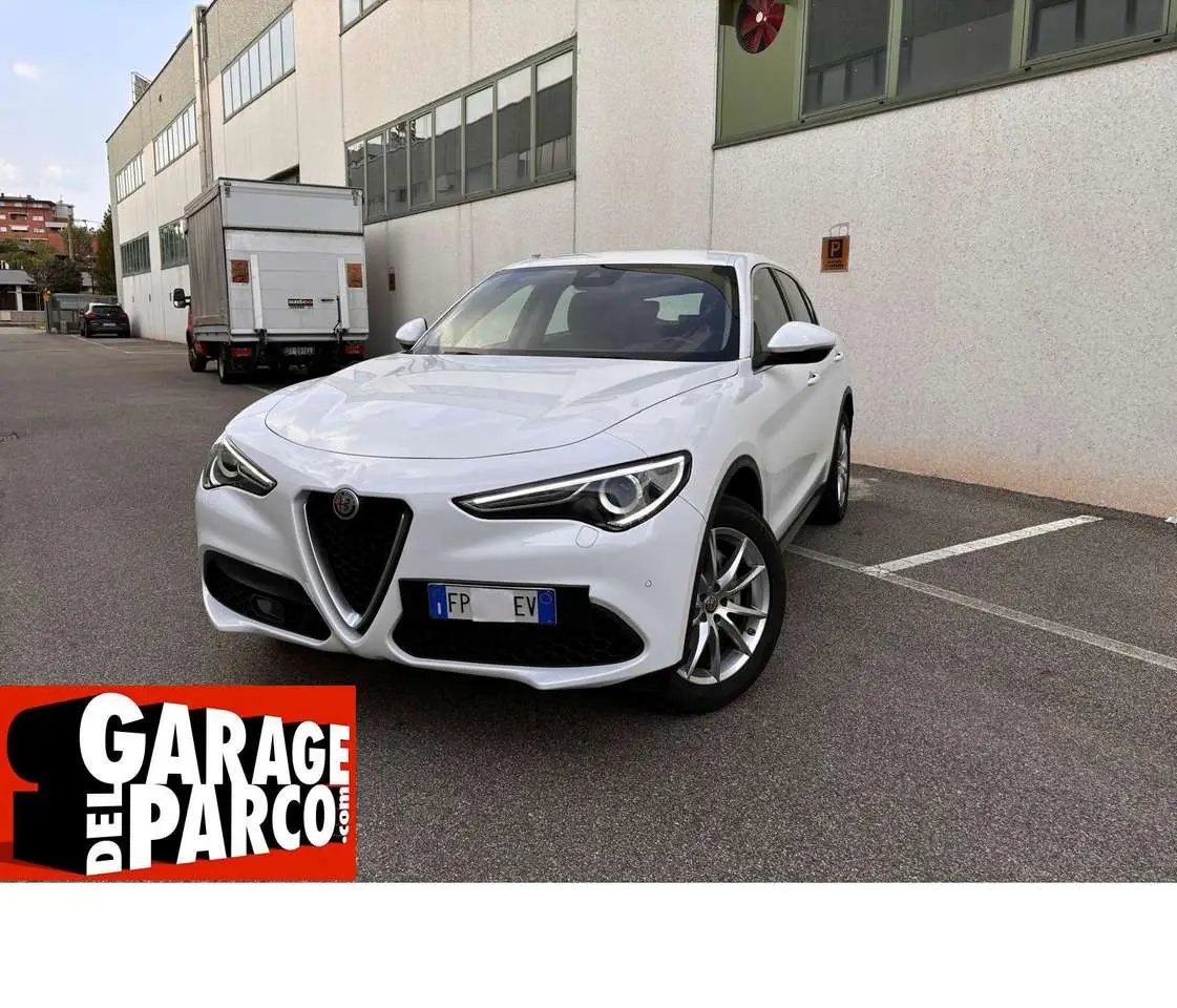 Photo 1 : Alfa Romeo Stelvio 2018 Essence