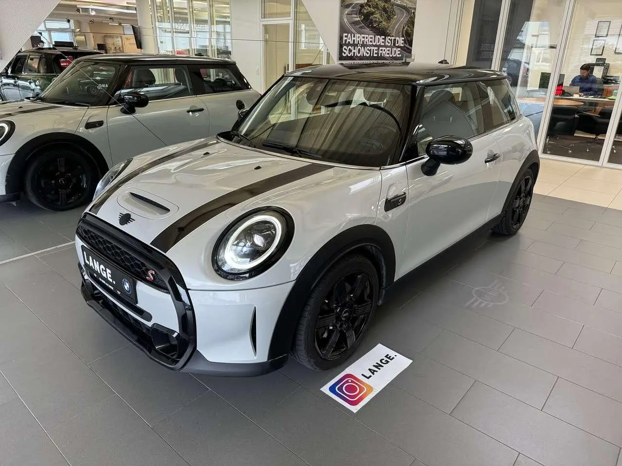 Photo 1 : Mini Cooper 2022 Petrol