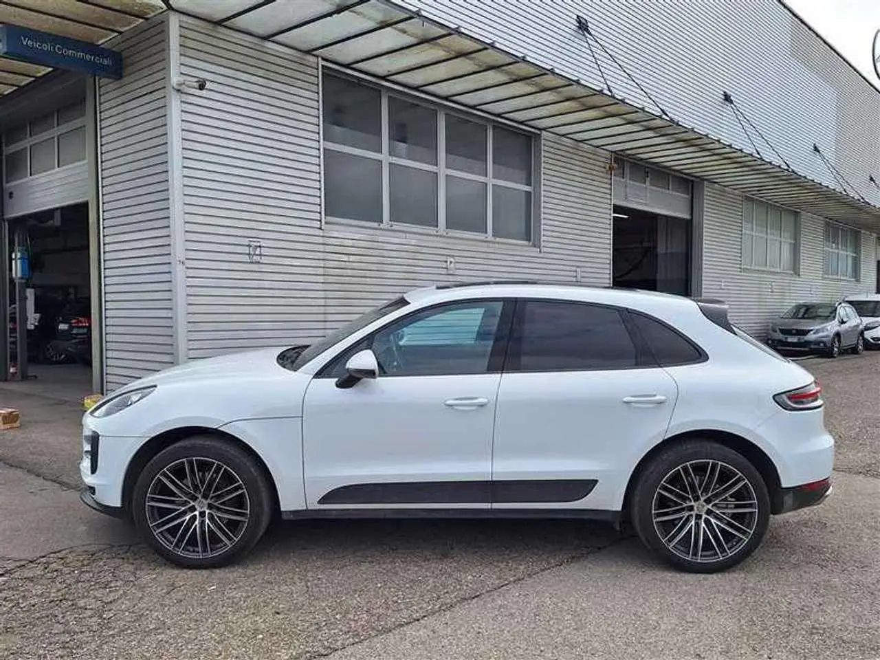 Photo 1 : Porsche Macan 2021 Essence