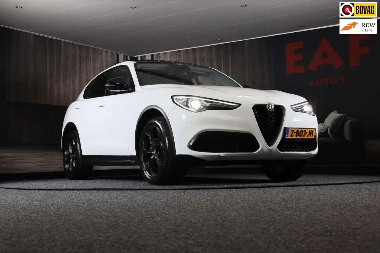 Photo 1 : Alfa Romeo Stelvio 2019 Petrol