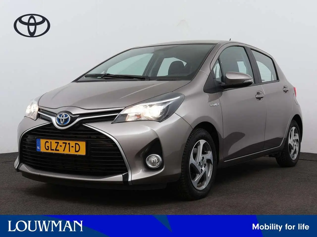 Photo 1 : Toyota Yaris 2015 Hybrid