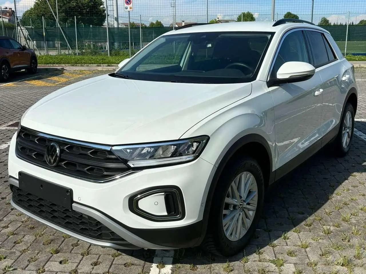 Photo 1 : Volkswagen T-roc 2023 Petrol