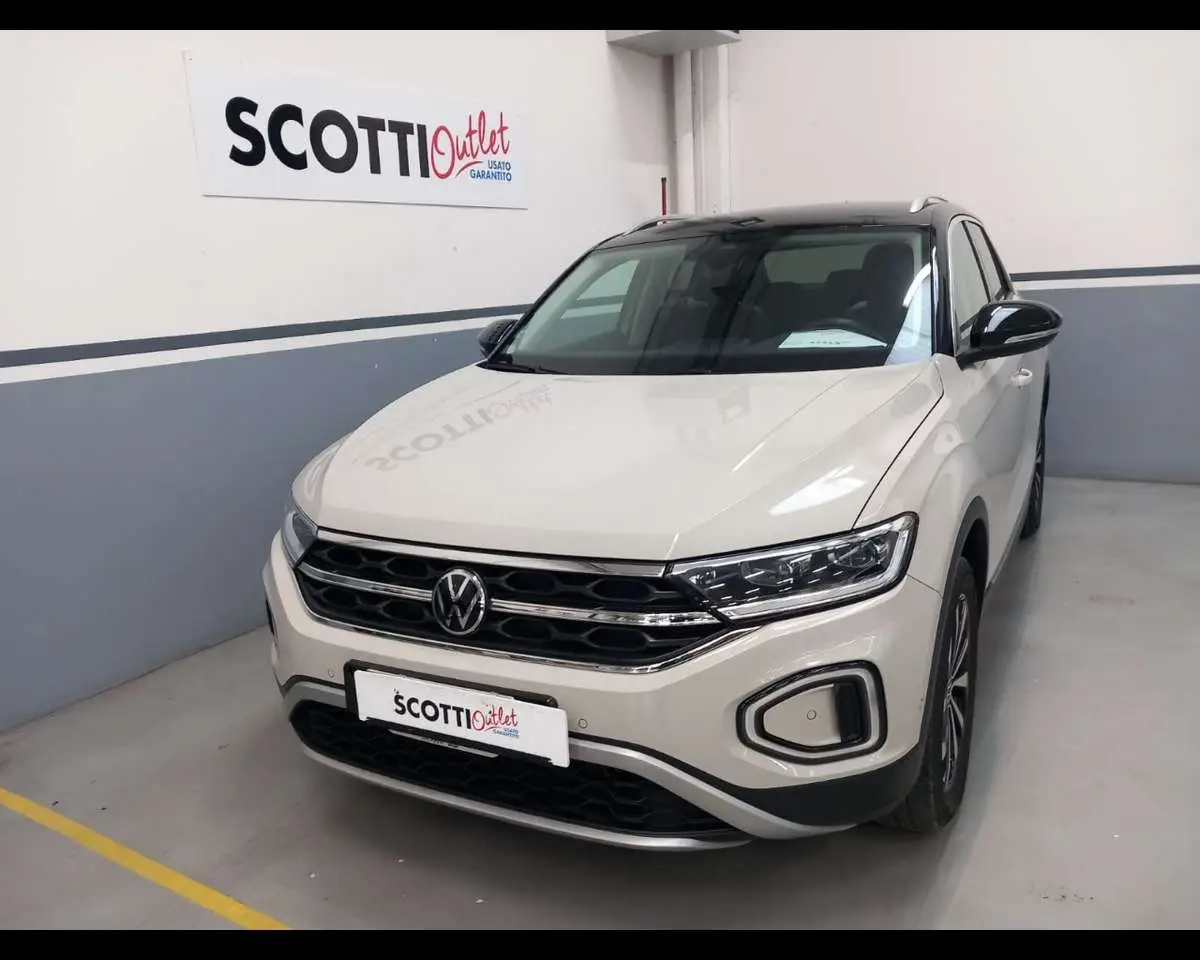 Photo 1 : Volkswagen T-roc 2023 Petrol