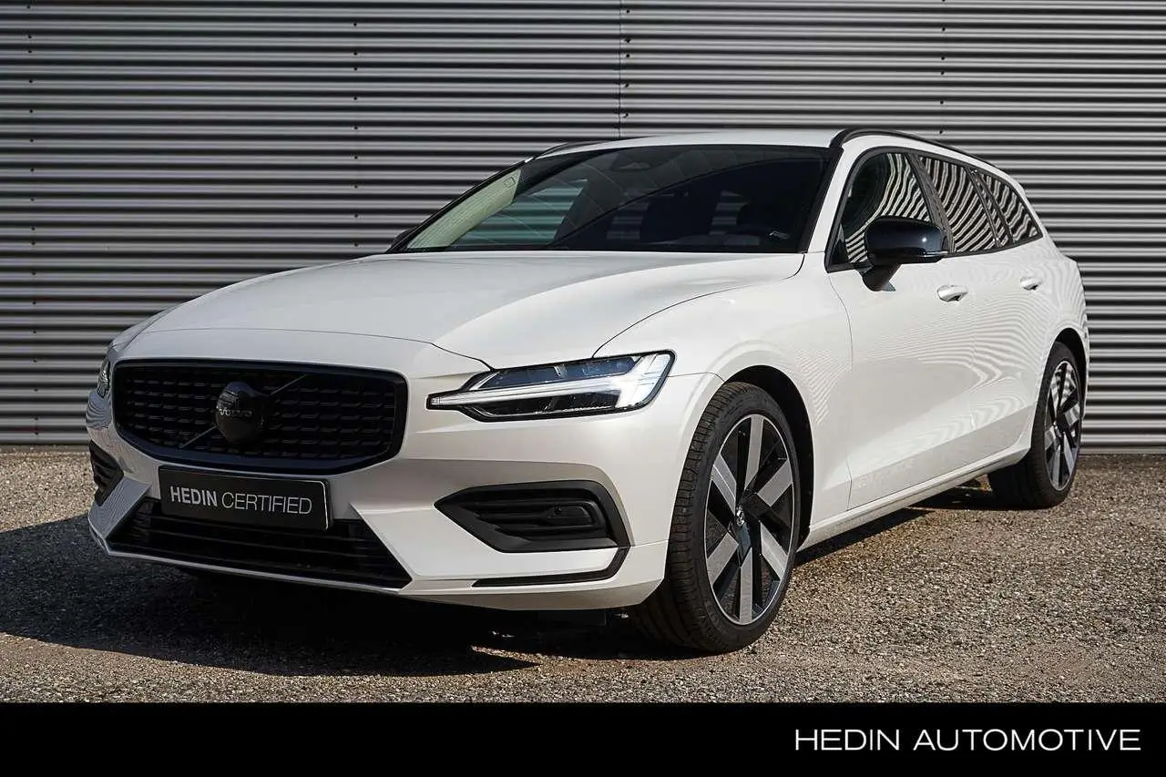 Photo 1 : Volvo V60 2024 Hybrid