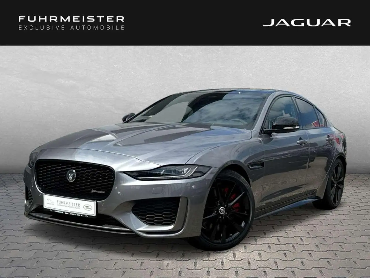 Photo 1 : Jaguar Xe 2024 Essence