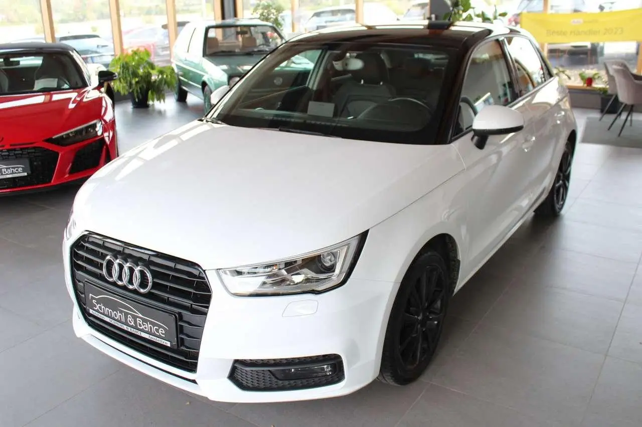 Photo 1 : Audi A1 2016 Petrol