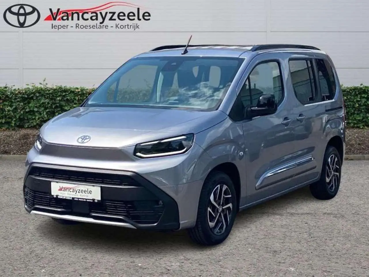 Photo 1 : Toyota Verso 2024 Essence