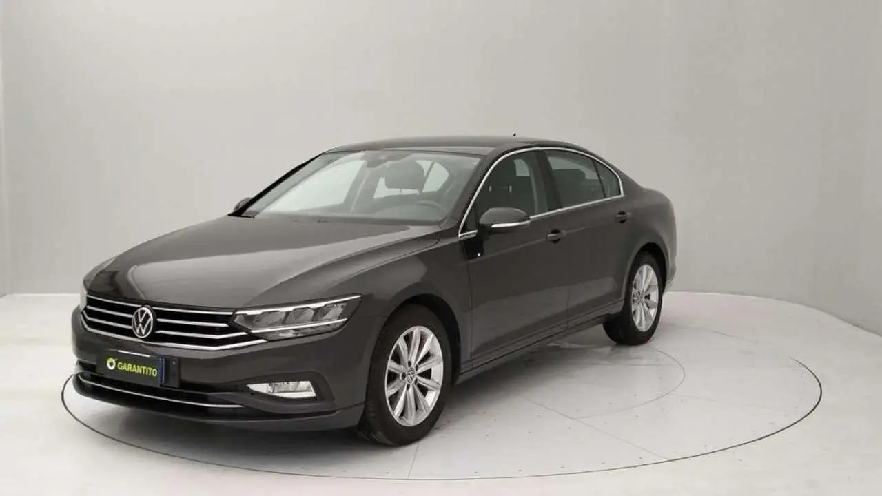 Photo 1 : Volkswagen Passat 2020 Essence