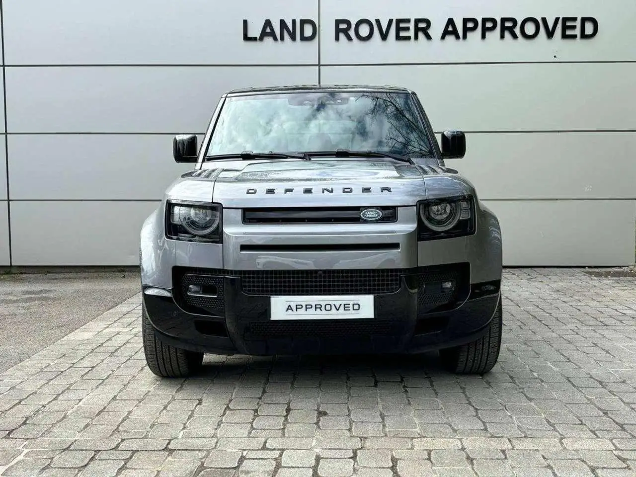 Photo 1 : Land Rover Defender 2023 Hybrid