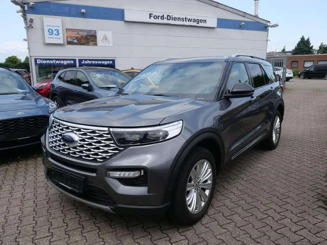 Photo 1 : Ford Explorer 2023 Hybrid