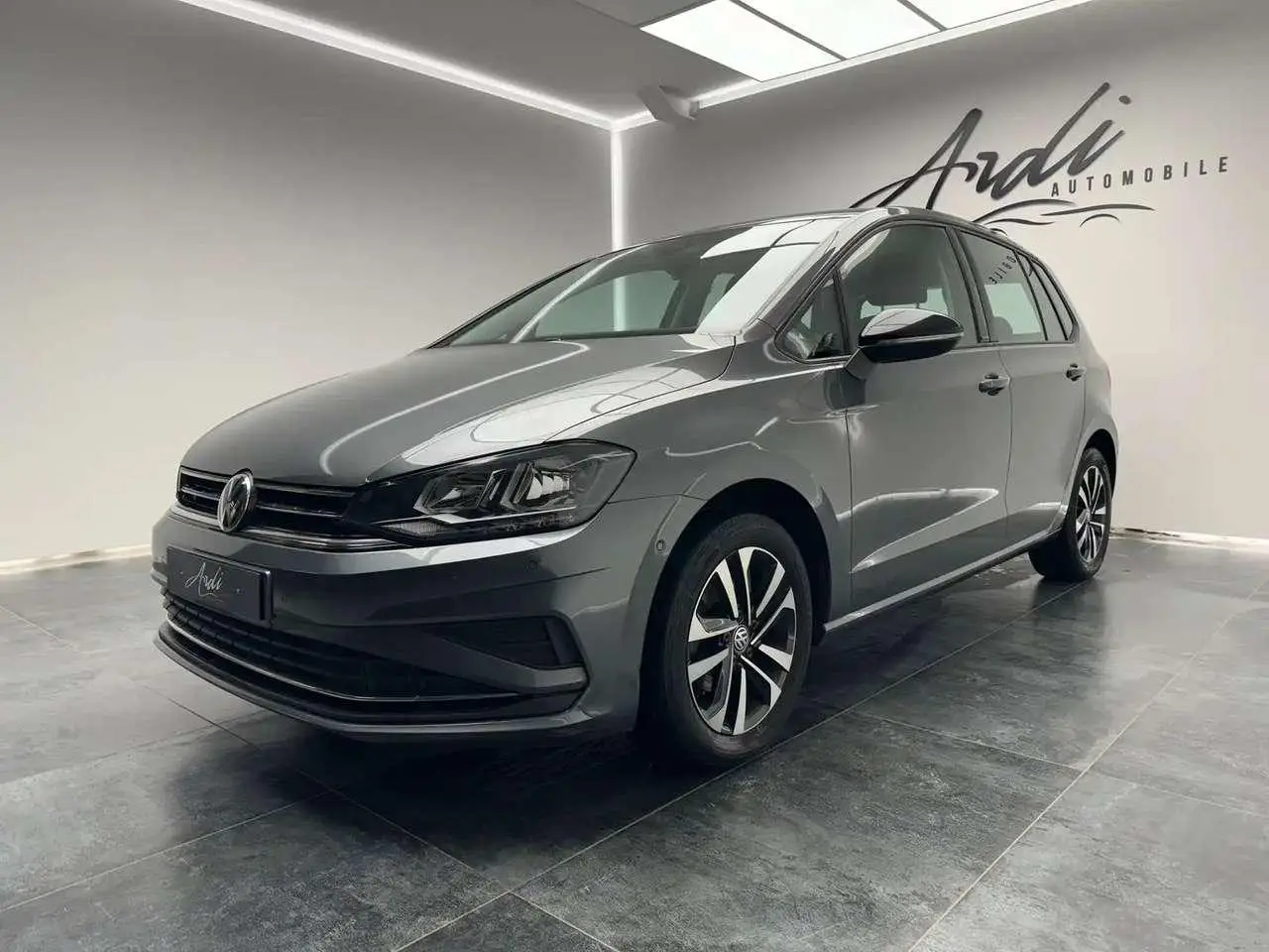 Photo 1 : Volkswagen Golf 2020 Petrol