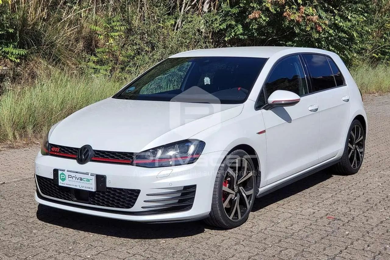 Photo 1 : Volkswagen Golf 2016 Petrol