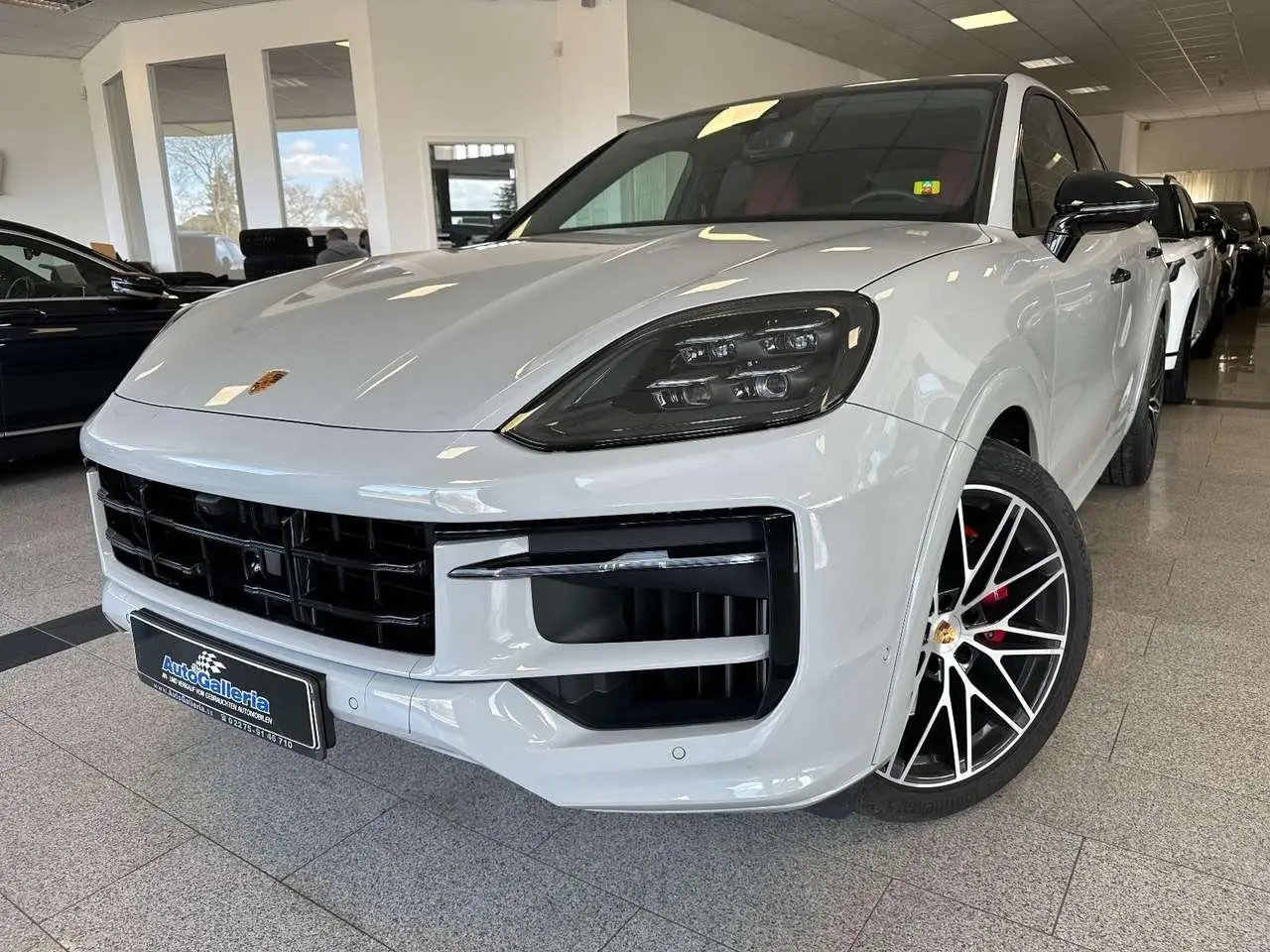 Photo 1 : Porsche Cayenne 2023 Petrol