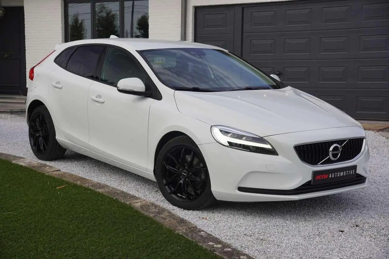 Photo 1 : Volvo V40 2019 Petrol