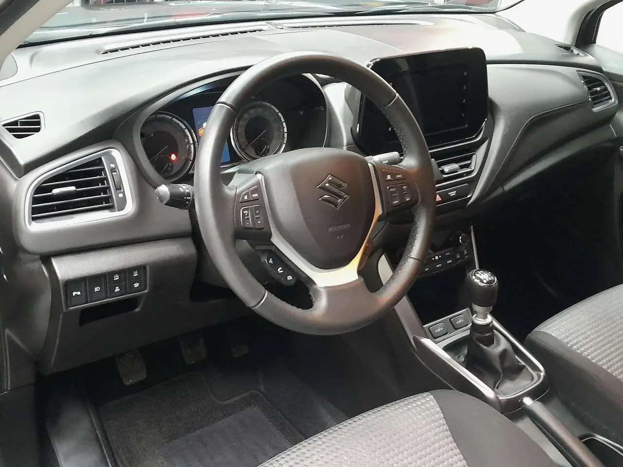 Photo 1 : Suzuki S-cross 2024 Petrol