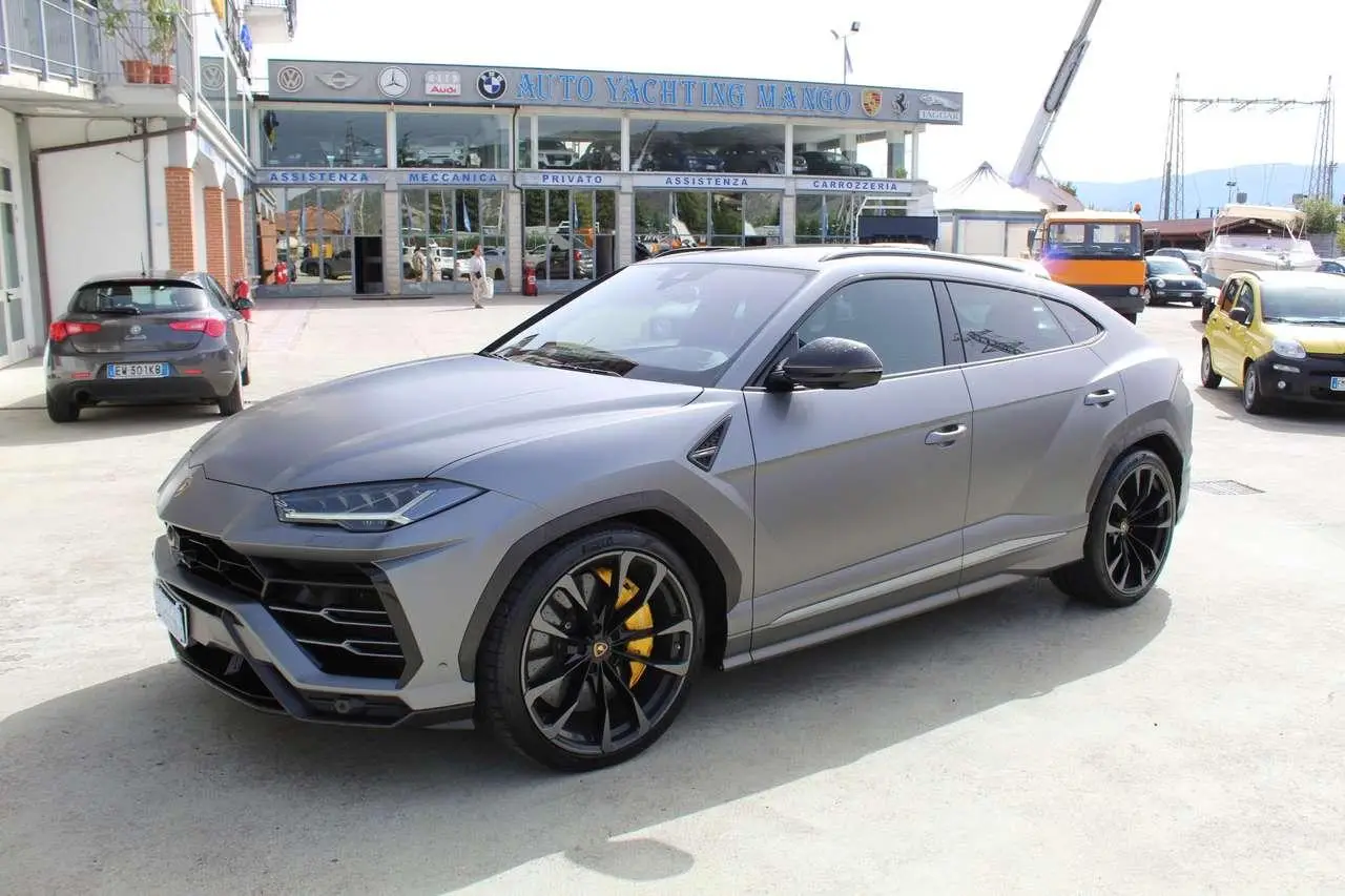 Photo 1 : Lamborghini Urus 2019 Petrol