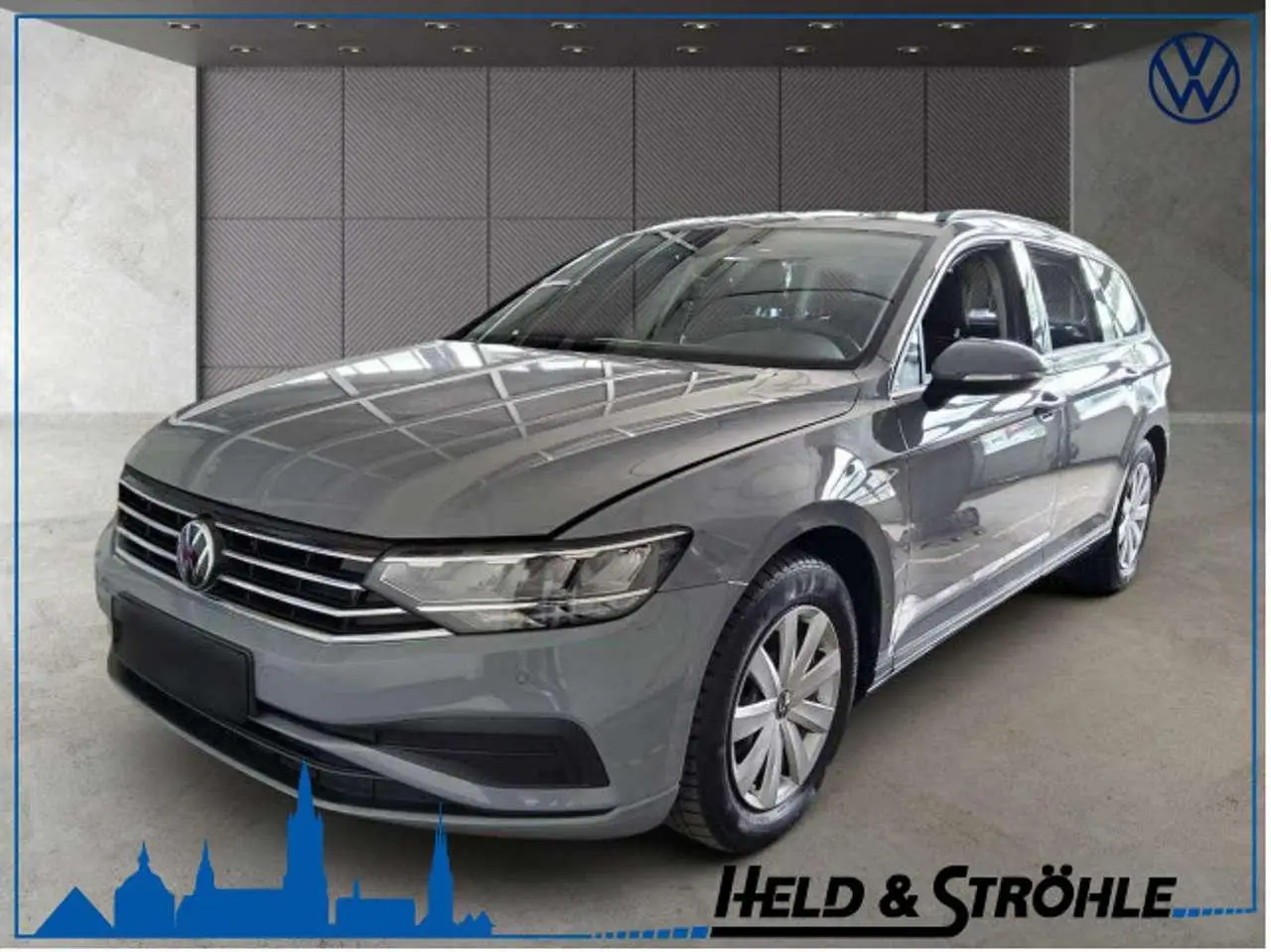 Photo 1 : Volkswagen Passat 2022 Petrol