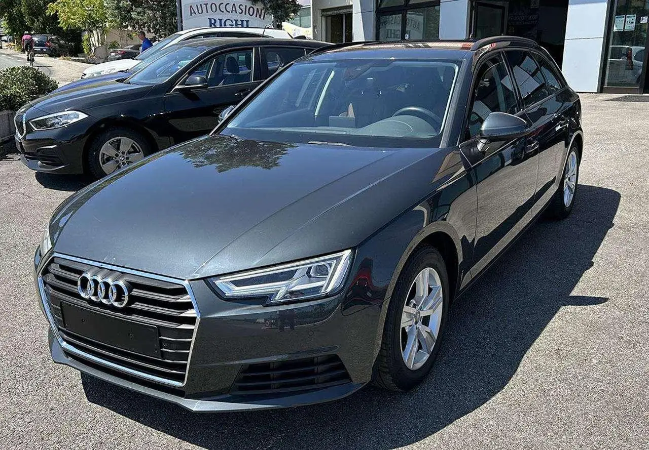 Photo 1 : Audi A4 2018 Diesel