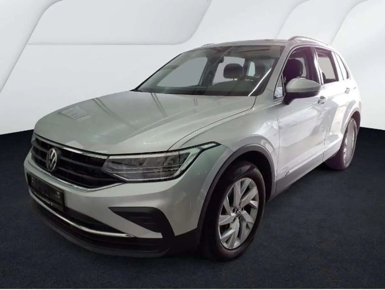 Photo 1 : Volkswagen Tiguan 2022 Essence