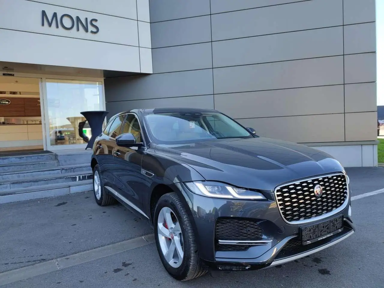 Photo 1 : Jaguar F-pace 2024 Hybrid