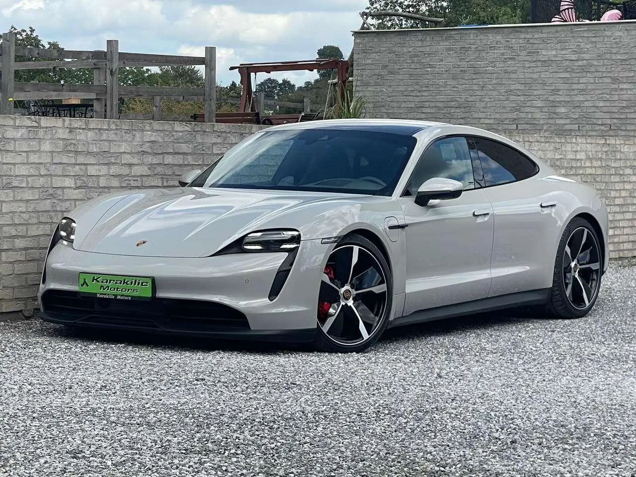 Photo 1 : Porsche Taycan 2021 Electric