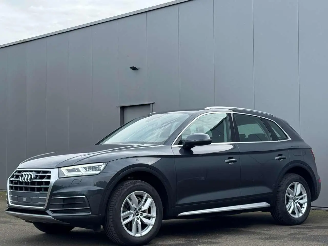 Photo 1 : Audi Q5 2020 Hybrid