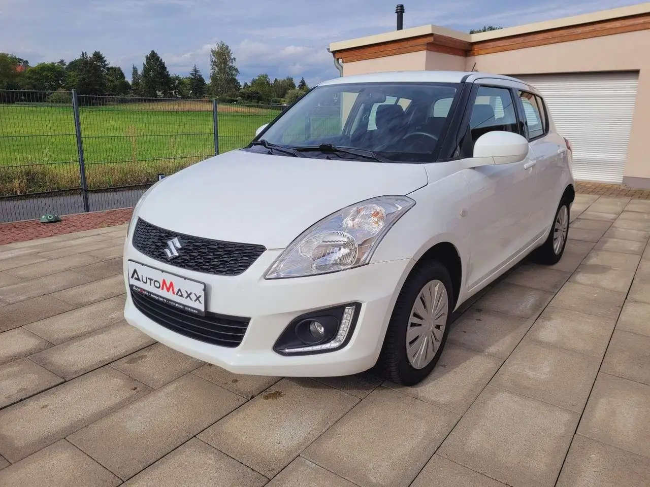 Photo 1 : Suzuki Swift 2016 Petrol