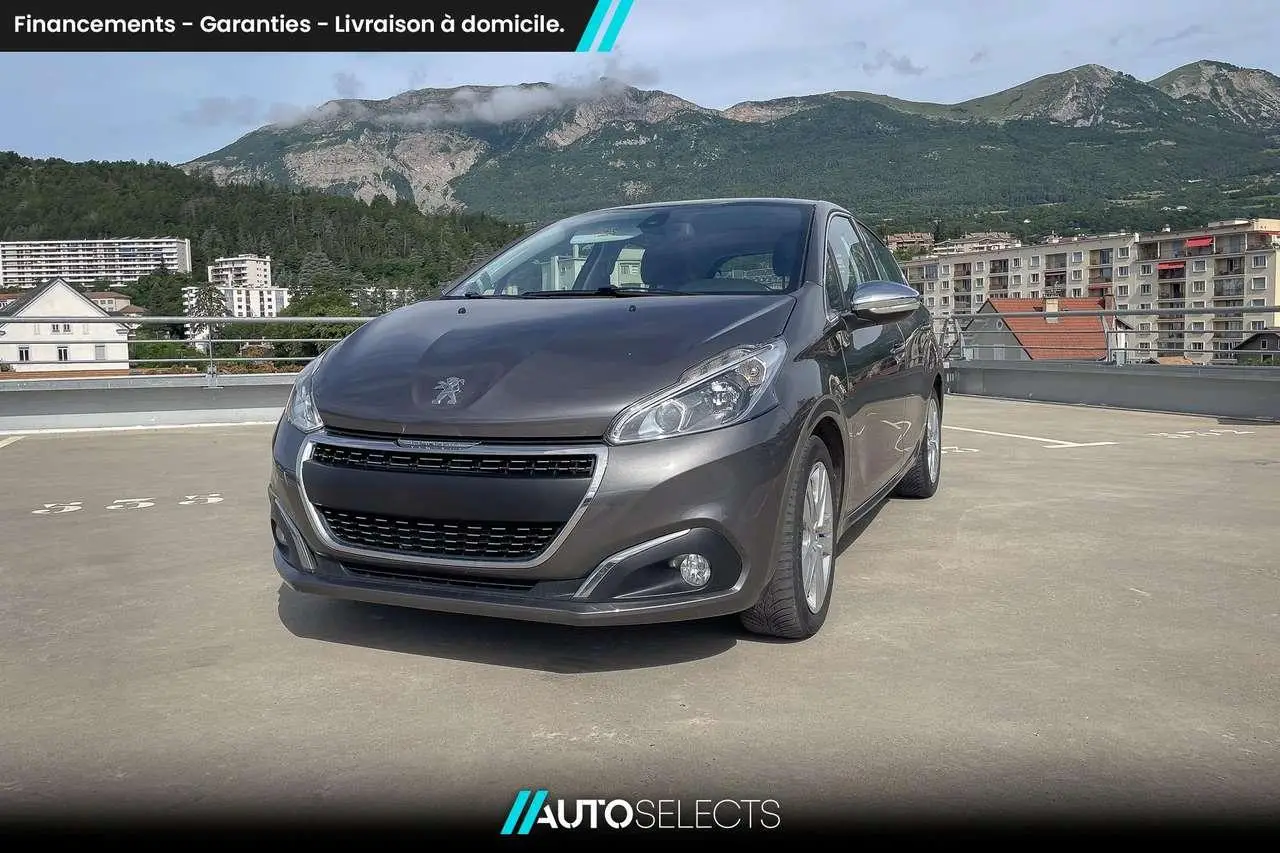 Photo 1 : Peugeot 208 2018 Essence