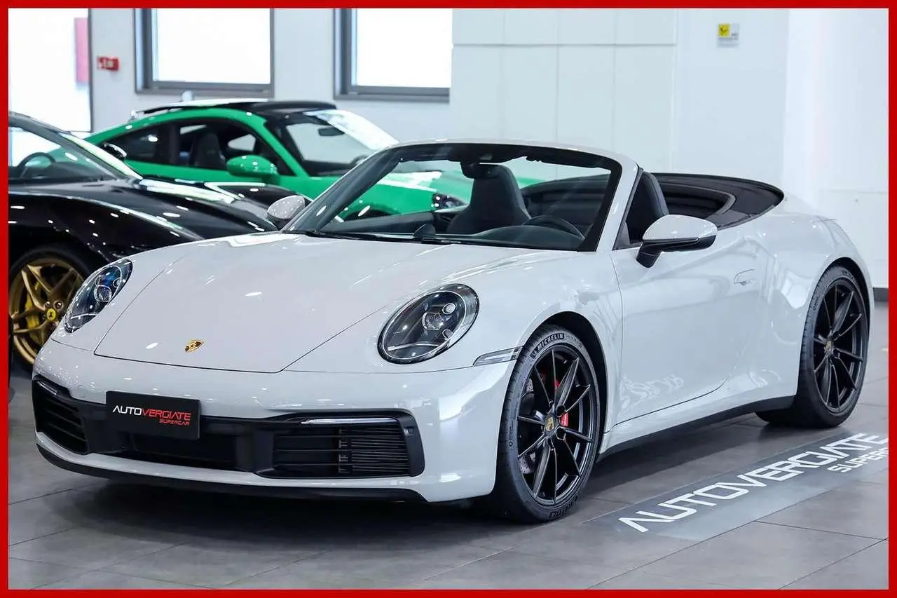 Photo 1 : Porsche 992 2019 Petrol