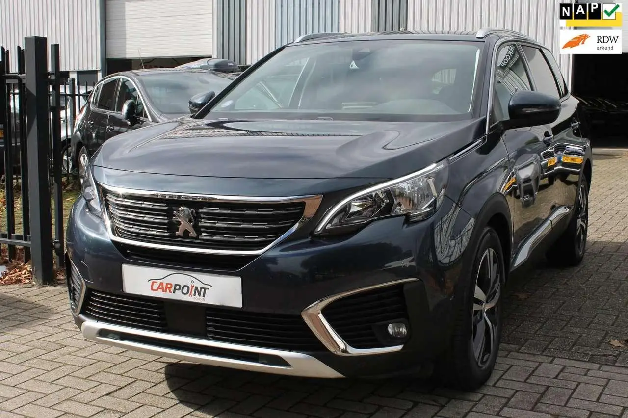 Photo 1 : Peugeot 5008 2018 Essence