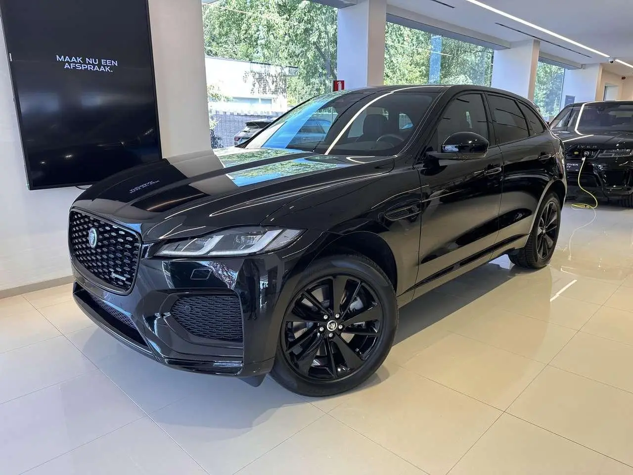 Photo 1 : Jaguar F-pace 2024 Hybrid