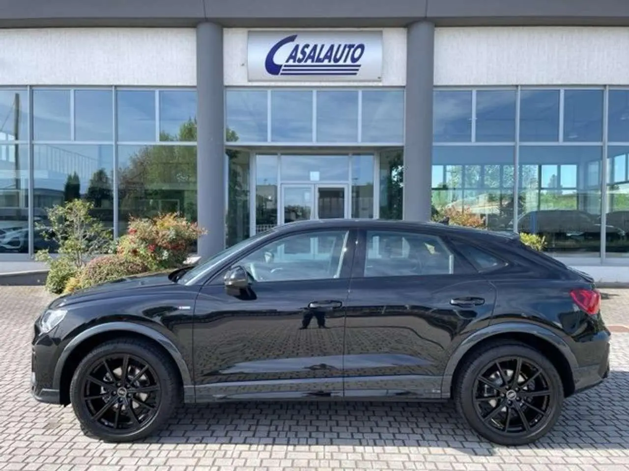 Photo 1 : Audi Q3 2023 Essence