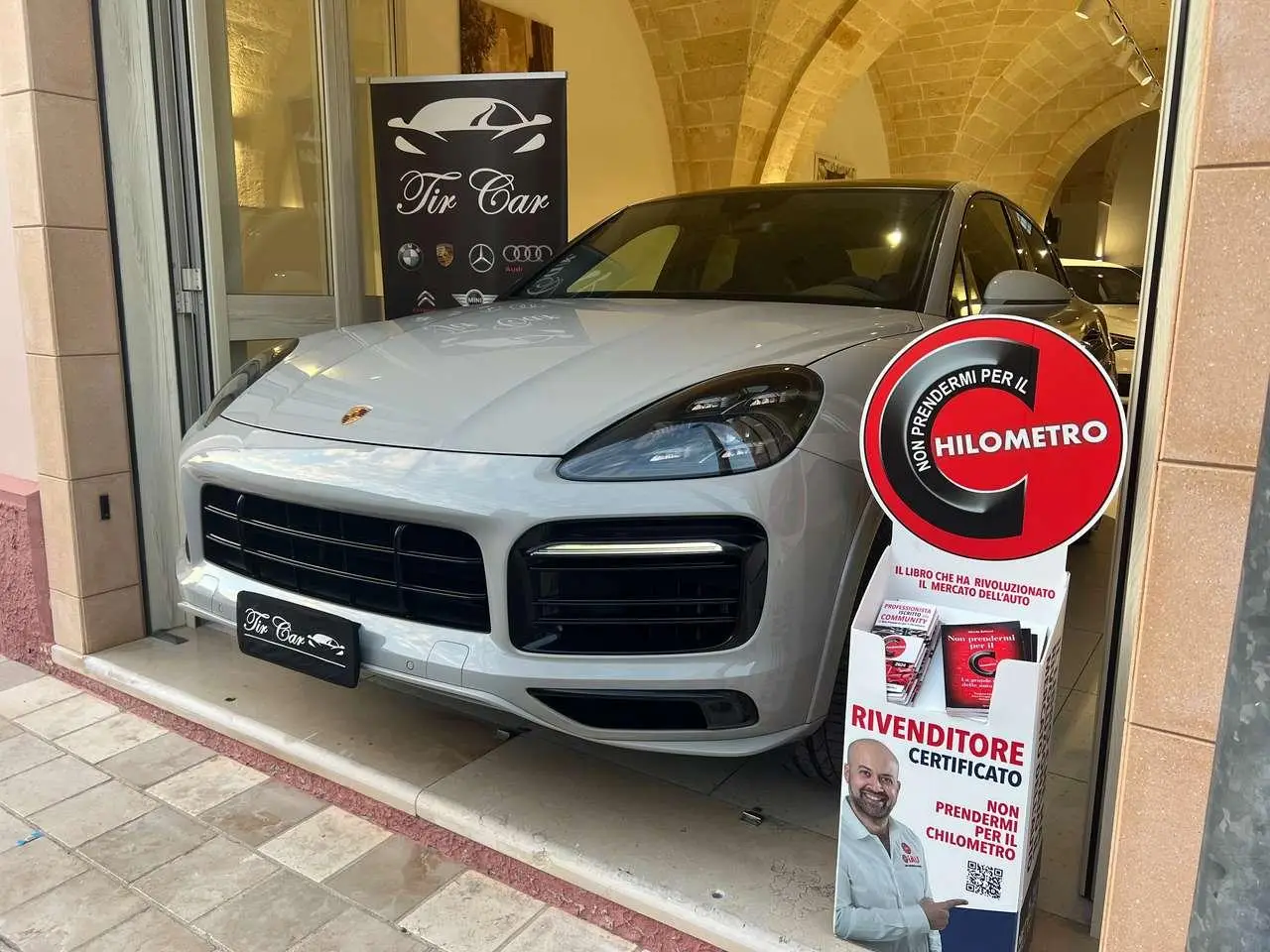 Photo 1 : Porsche Cayenne 2021 Petrol