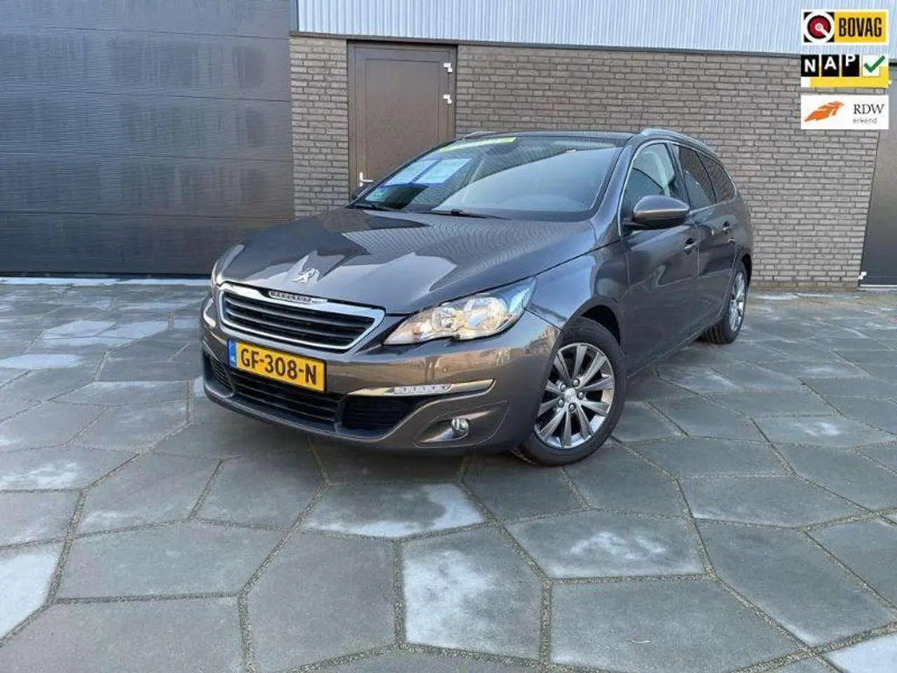 Photo 1 : Peugeot 308 2015 Petrol