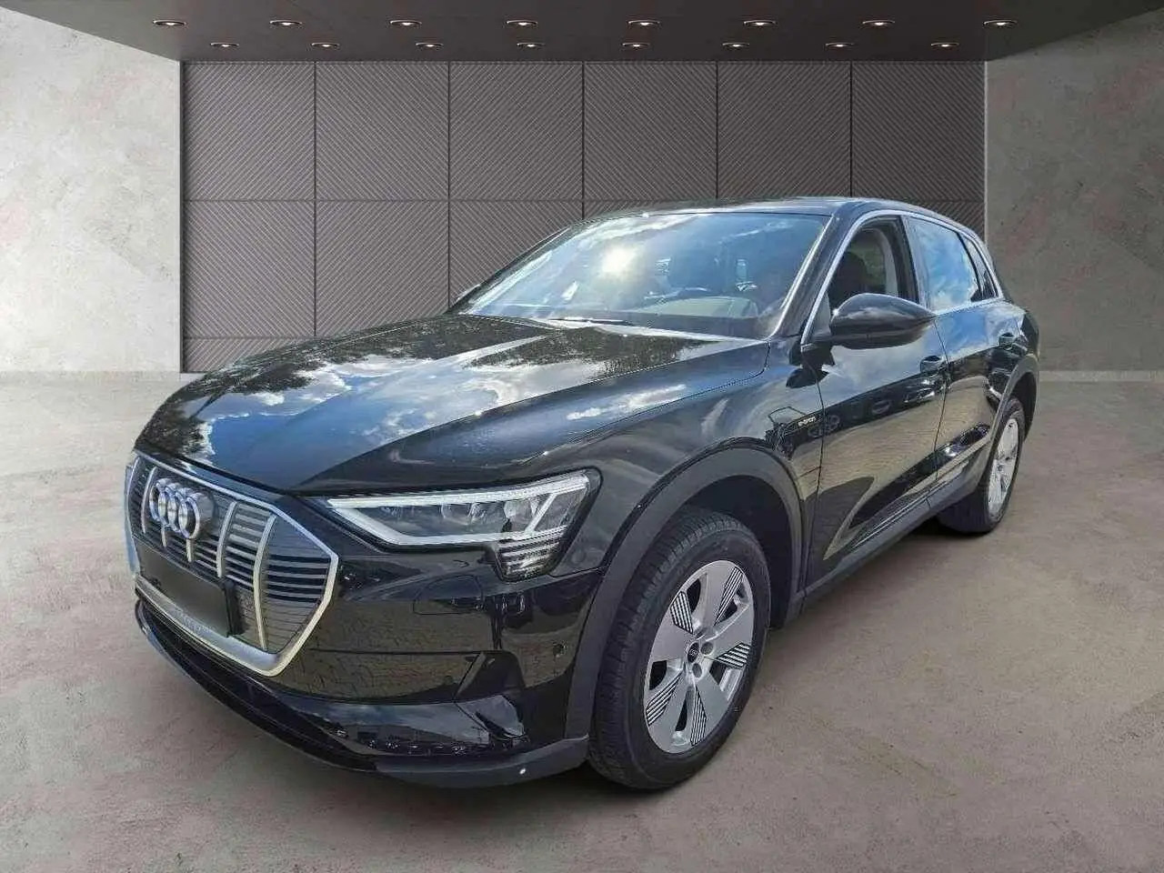 Photo 1 : Audi E-tron 2021 Electric