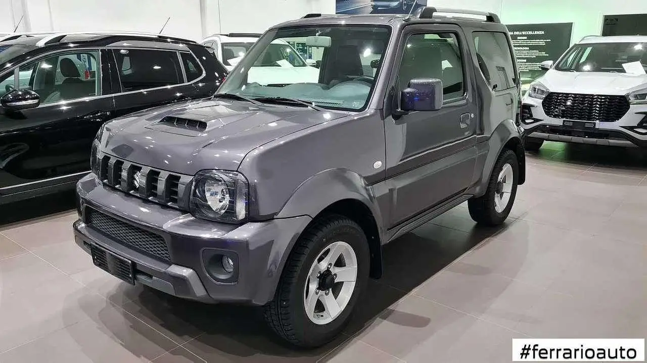 Photo 1 : Suzuki Jimny 2017 Petrol