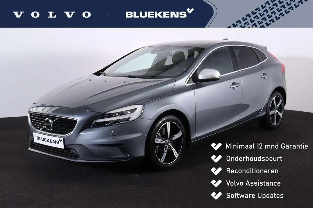 Photo 1 : Volvo V40 2019 Essence