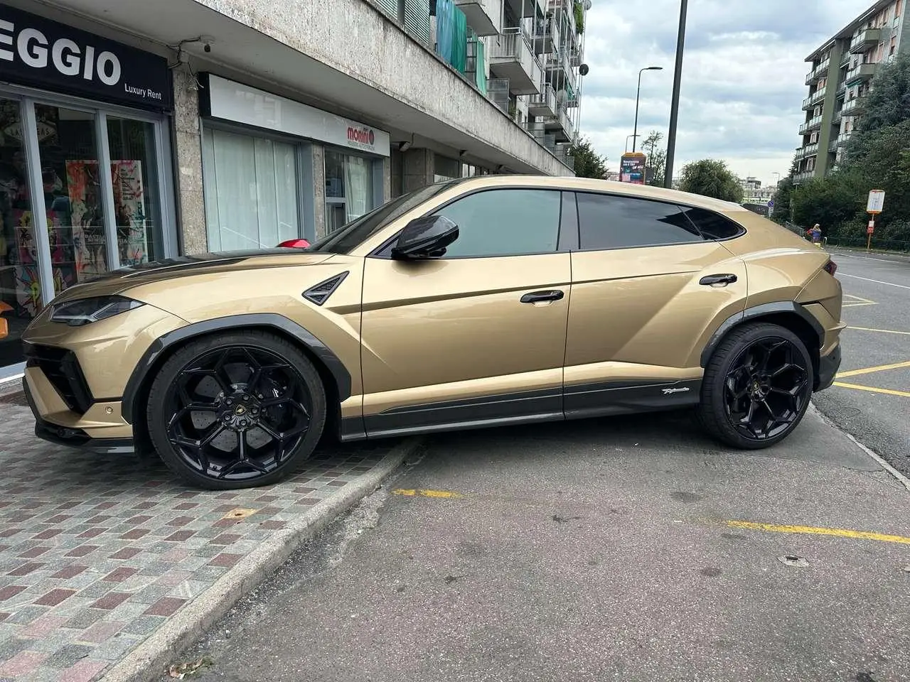 Photo 1 : Lamborghini Urus 2023 Essence