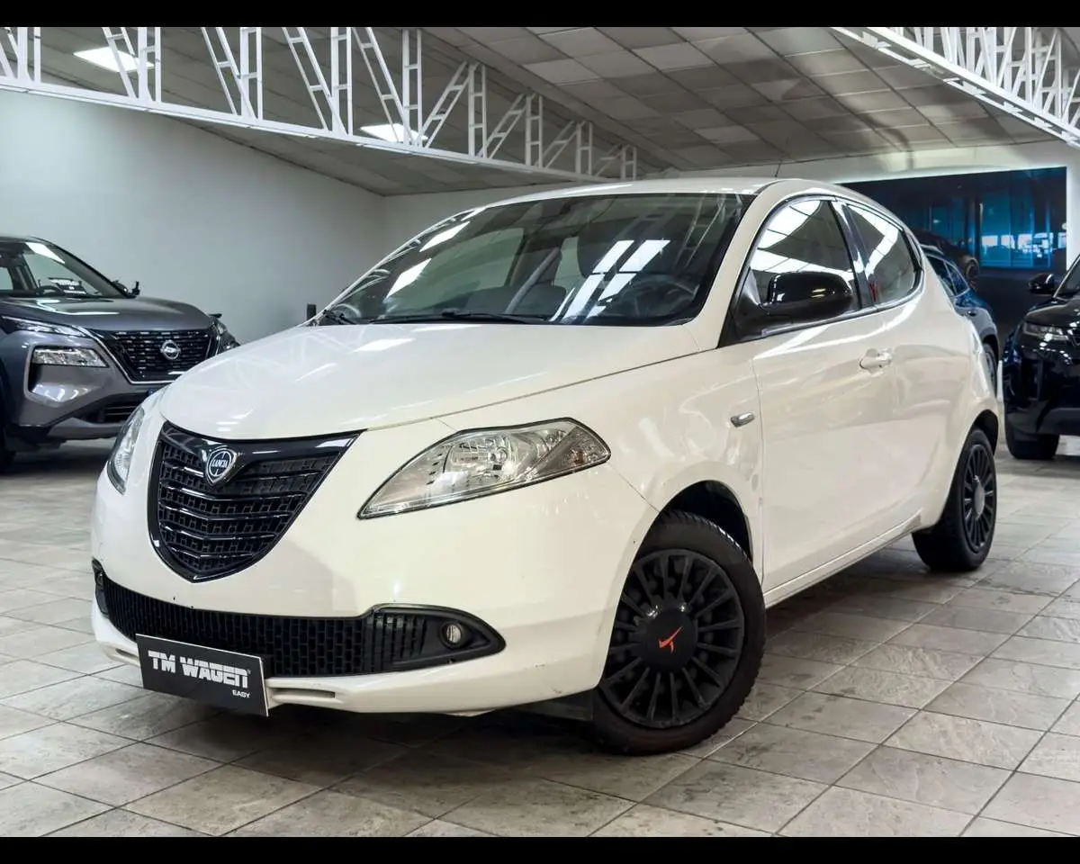 Photo 1 : Lancia Ypsilon 2015 Essence