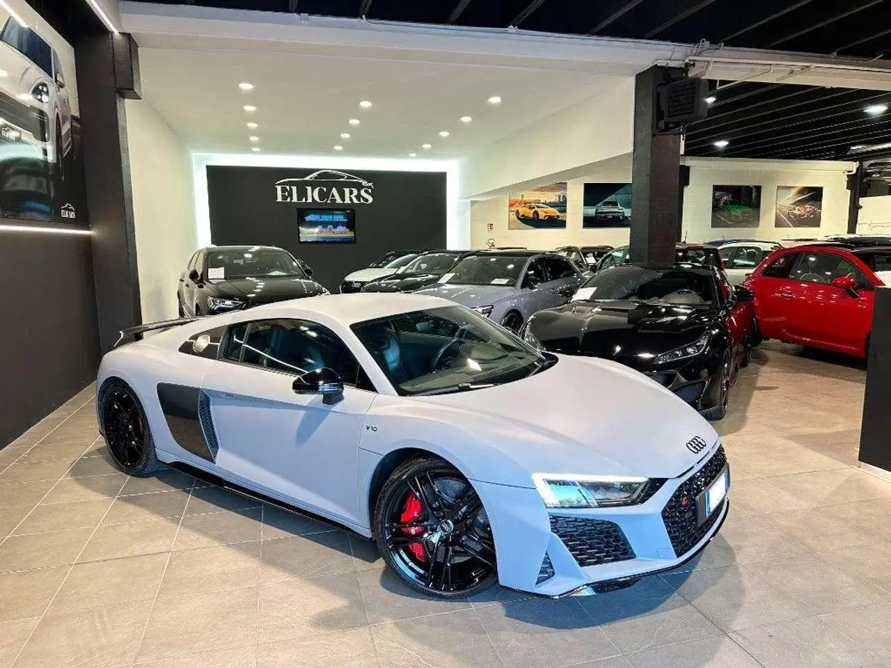 Photo 1 : Audi R8 2019 Petrol