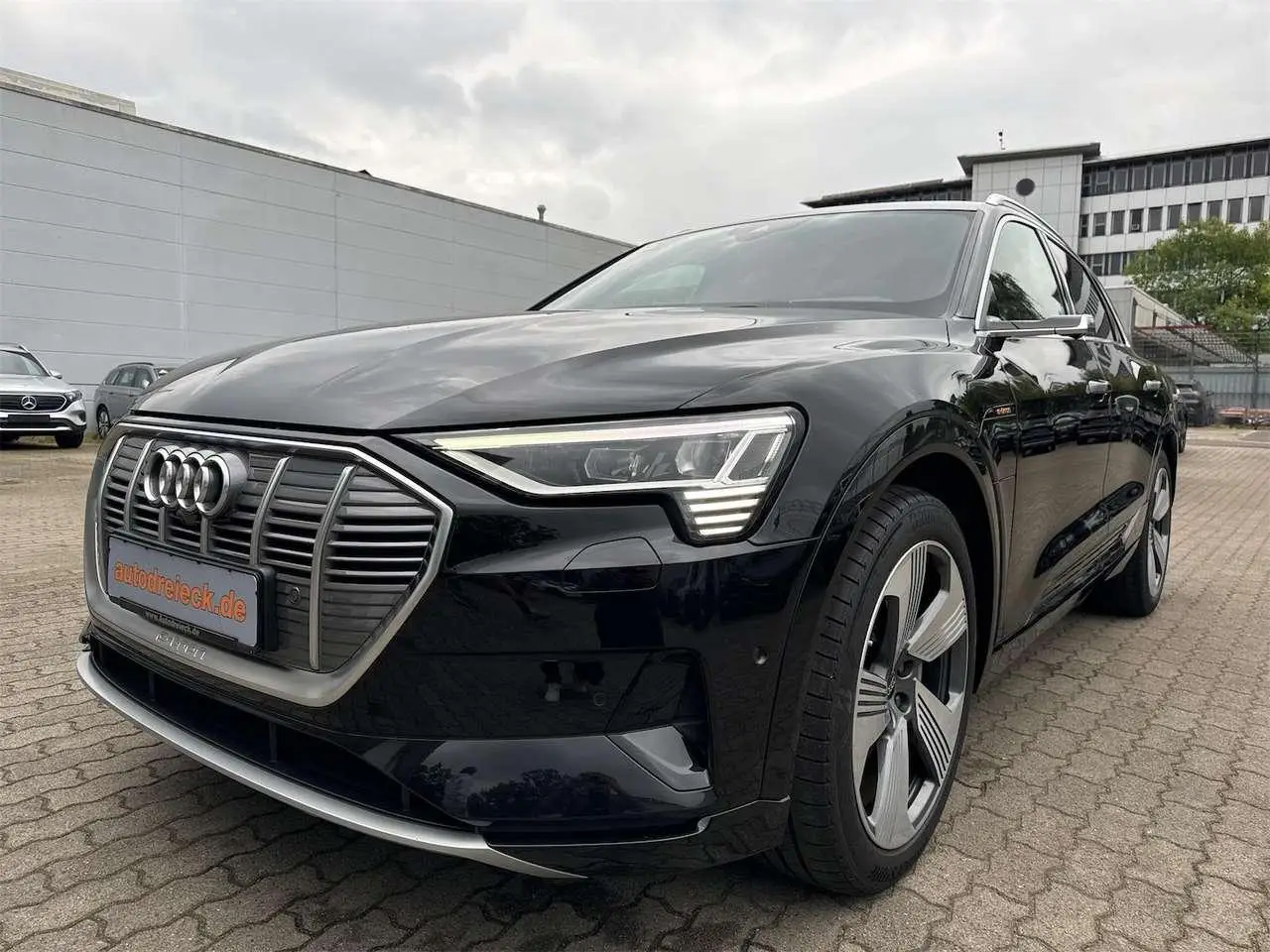 Photo 1 : Audi E-tron 2022 Électrique