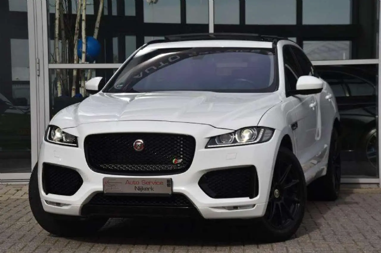 Photo 1 : Jaguar F-pace 2018 Essence