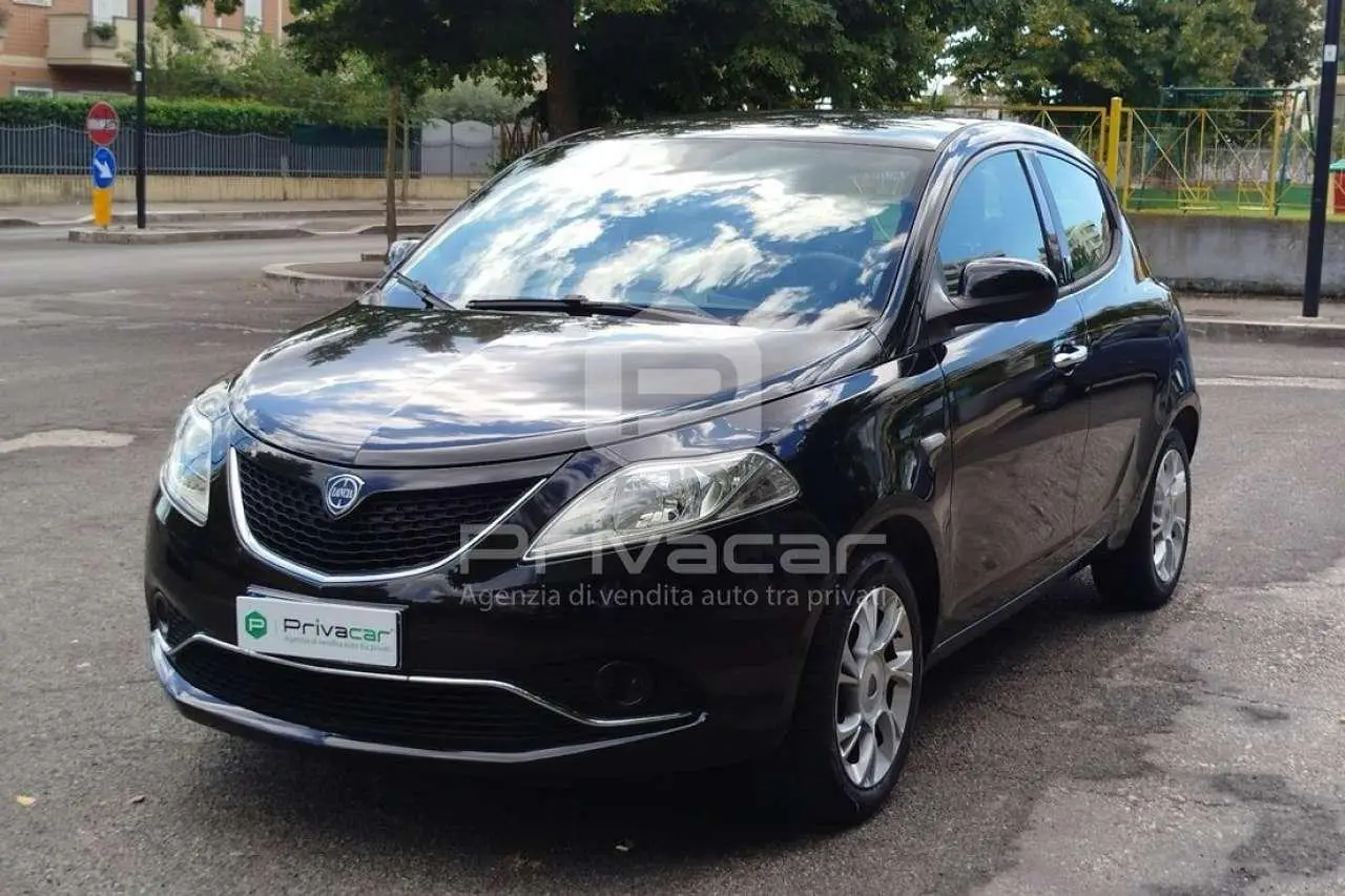 Photo 1 : Lancia Ypsilon 2015 Essence