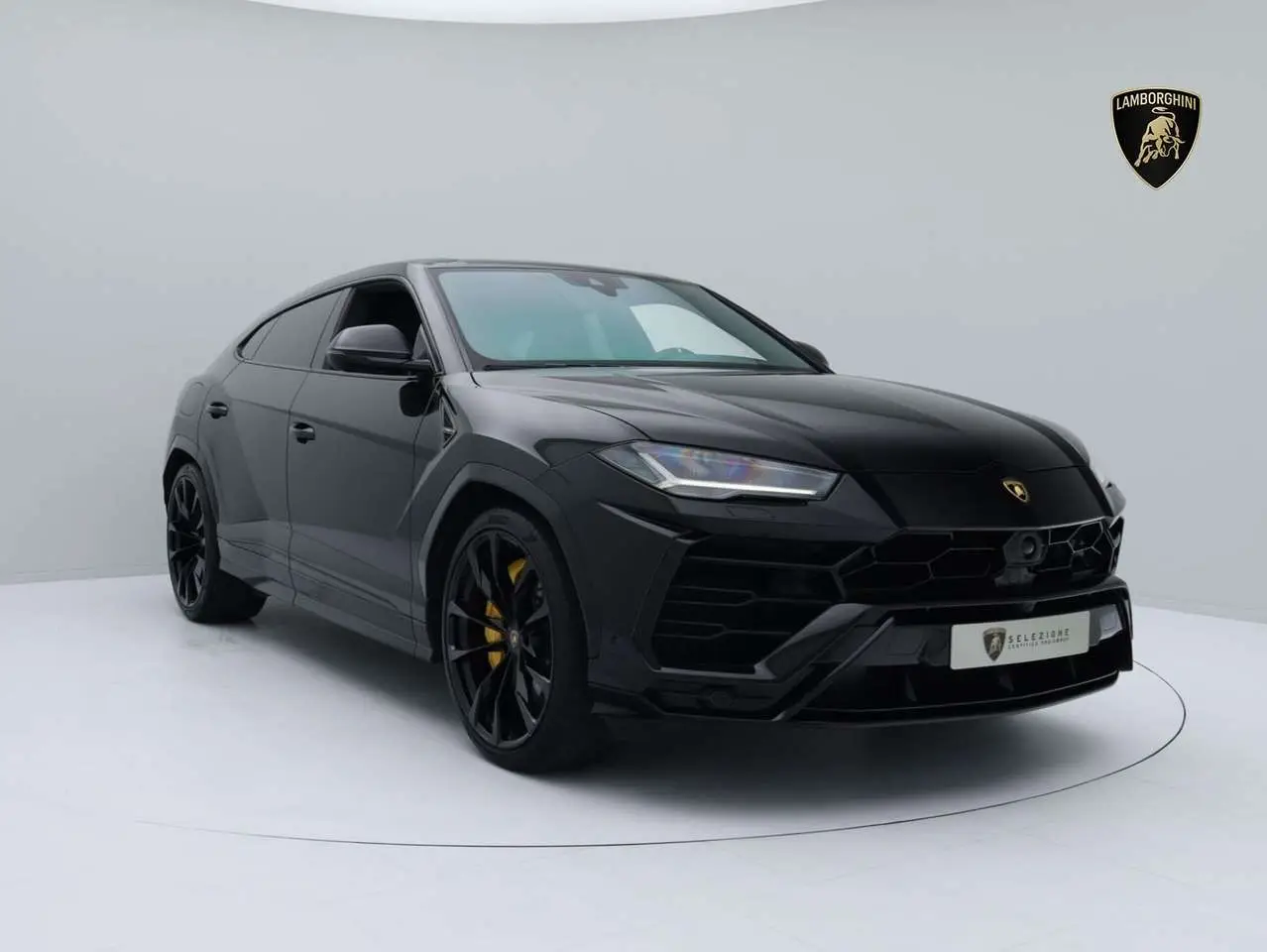 Photo 1 : Lamborghini Urus 2021 Petrol