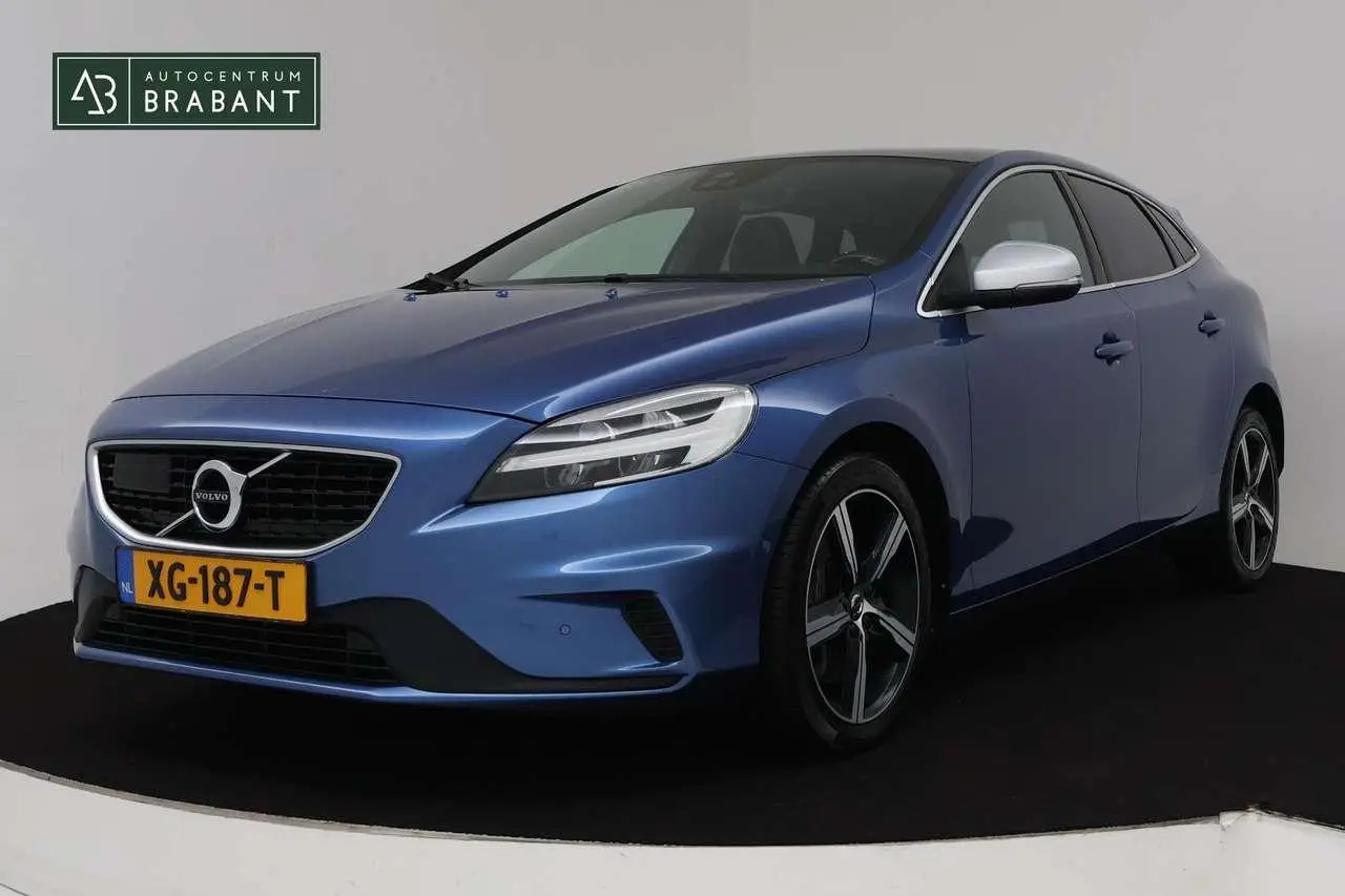 Photo 1 : Volvo V40 2019 Essence