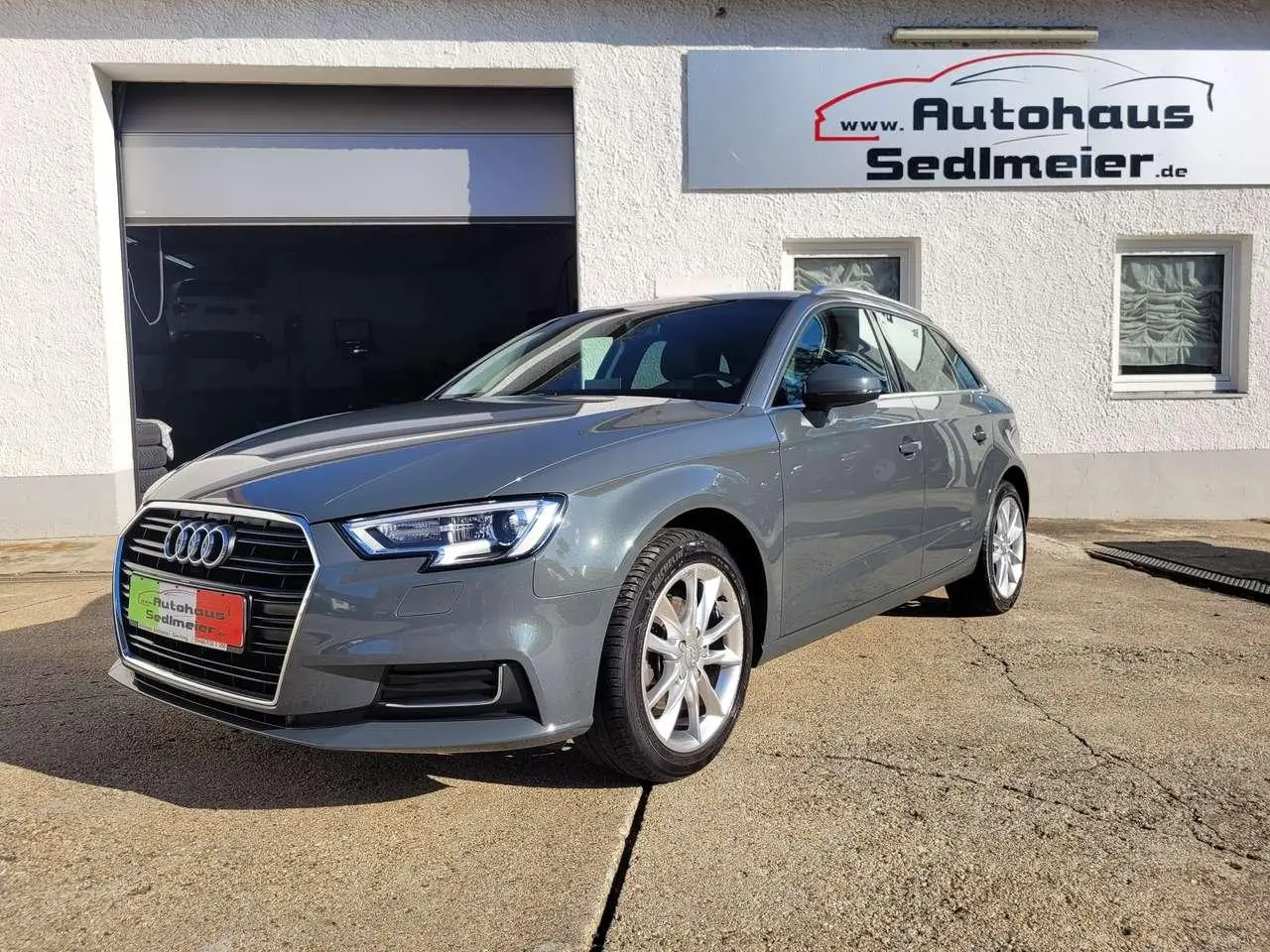 Photo 1 : Audi A3 2018 Petrol